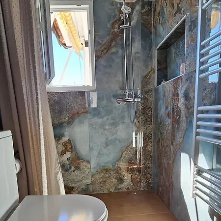 Nuçi's Place 3, Cozy 1 Bedroom With Balcony Near Bllok * Tirana