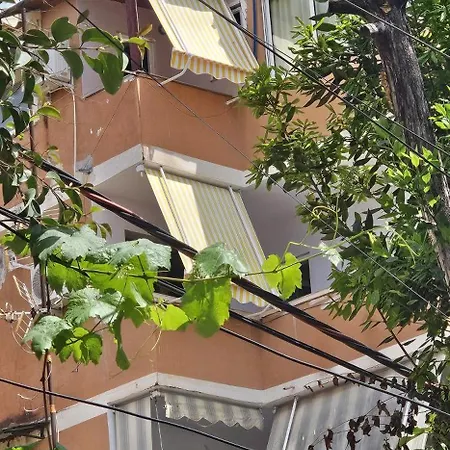 דירה Nuci's Place 3, Cozy 1 Bedroom With Balcony Near Bllok *