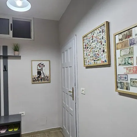 Nuci's Place 3, Cozy 1 Bedroom With Balcony Near Bllok Apartmán