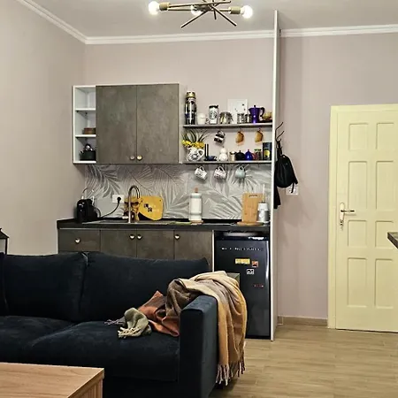 דירה Nuci's Place 3, Cozy 1 Bedroom With Balcony Near Bllok *