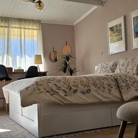 Apartment Nuci's Place 3, Cozy 1 Bedroom With Balcony Near Bllok Tirana