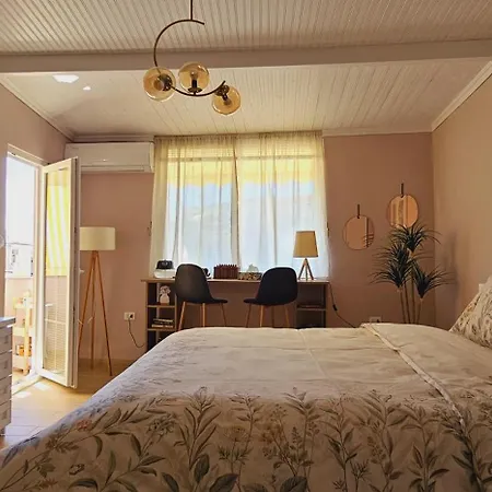 Nuci's Place 3, Cozy 1 Bedroom With Balcony Near Bllok Tirana