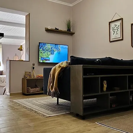 דירה Nuci's Place 3, Cozy 1 Bedroom With Balcony Near Bllok *