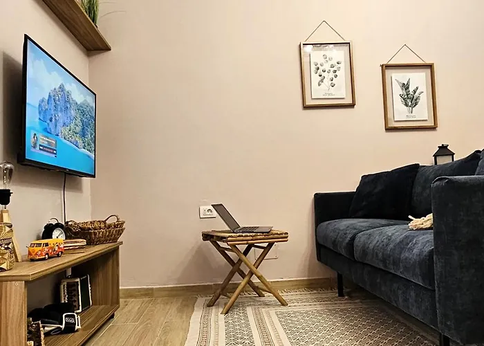 Apartment Nuci's Place 3, Cozy 1 Bedroom With Balcony Near Bllok Tirana