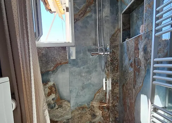 Nuci's Place 3, Cozy 1 Bedroom With Balcony Near Bllok * Tirana